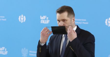 Czarnek: mój telefon też jest gdzieś przez kogoś słuchany