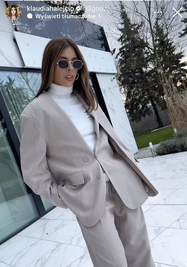 Klaudia Halejcio w modnym garniturze 