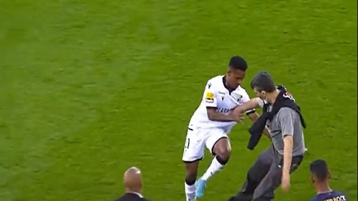 Atak kibica na piłkarza w Portugalii