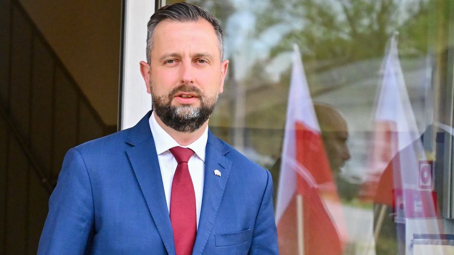 W�adys�aw Kosiniak-Kamysz
Skar�ysko-Kamienna, 12.05.2025. Wicepremier, minister obrony narodowej W�adys�aw Kosiniak-Kamysz przed rozpocz�ciem spotkania w siedzibie zak�ad�w MESKO SA. w Skar�ysku-Kamiennej, 12 bm. Szefowie MON Polski i Belgii maj� podpisa� list intencyjny o wsp�pracy wojskowej. (amb) PAP/Piotr Polak
Piotr Polak
armia, bro�, militarna, produkcja zbrojeniowa, przemys� obronny, wojsko, wojskowa, wsp�praca, zak�ady, zbrojeniowe, zbrojeniowy, polityk, polityka, Kosiniak Kamysz
