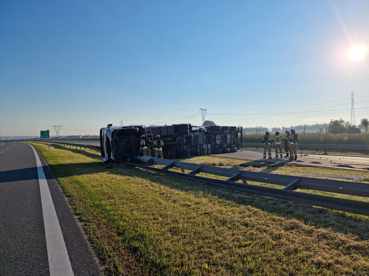 Cysterna przewróciła się na obwodnicy Lublina