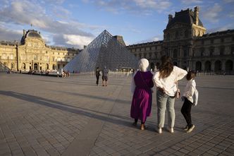 Wielka kradzież w Luwrze. Zniknęły klejnoty z kolekcji Napoleona