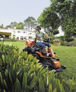 Trawa poszatkowana niczym marchewka przez szefa kuchni. To potrafi tylko Rider Husqvarna