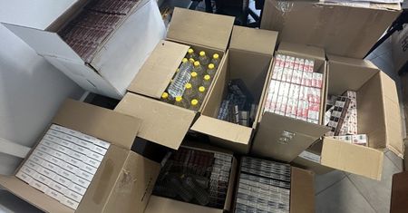Litewski tir i skrytka w garażu. Dwa zatrzymania ws. nielegalnych papierosów