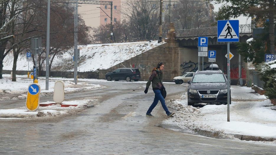 IMGW wydał ostrzeżenie przed gołoledzią dla części województwa łódzkiego.
