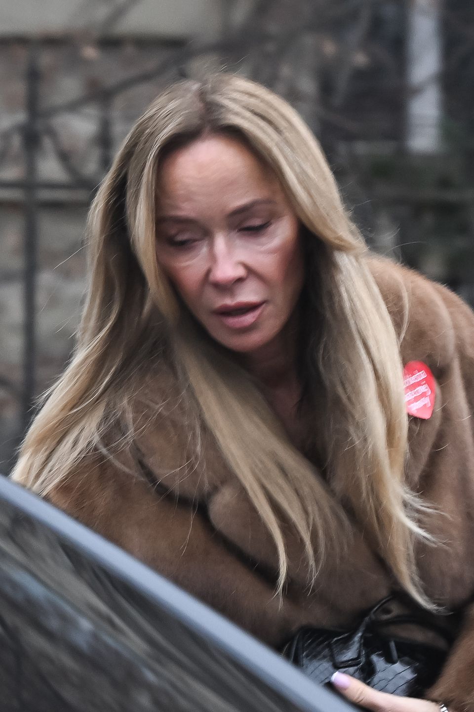 Joanna Przetakiewicz wietrzy stopy na mrozie