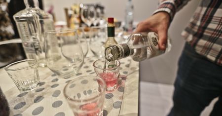 Nie pije od 10 lat. Na imprezie podsłuchał, co mówi o nim teść