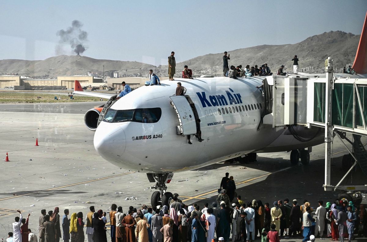 Afganistan. Ewakuacja lotniska w Kabulu przebiegała w chaosie 