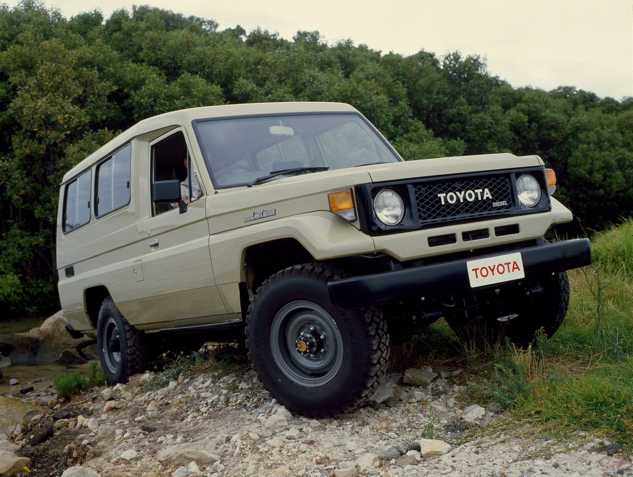 Może trudno w to uwierzyć, ale to ten sam model 70. Tu w wersji nadwozia Troop Carrier.