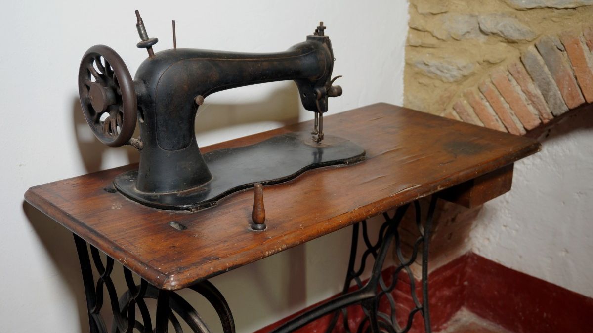 Stara maszyna do szycia.