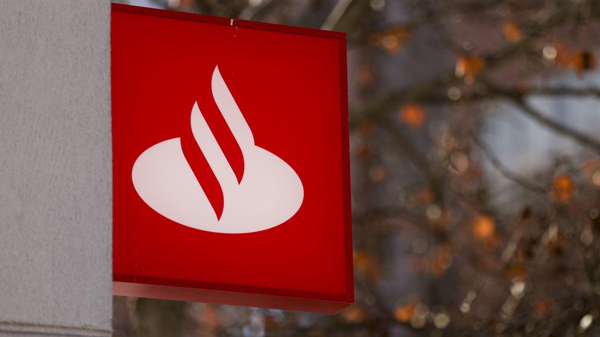 ALCORCON, SPAIN - FEBRUARY 05: A logo of Banco Santander is seen at a bank's branch before a news conference to announce the 2024 results takes place at the bank's headquarters in Boadilla del Monte on February 05, 2025 in Alcorcón, Spain. Banco Santander reported an attributable profit of 12.574 million euros in 2024. (Photo by Pablo Blazquez Dominguez/Getty Images)