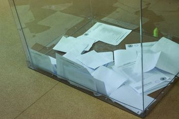 Rekord w skali świata. Dziesiątki tysięcy głosują w Wielkiej Brytanii