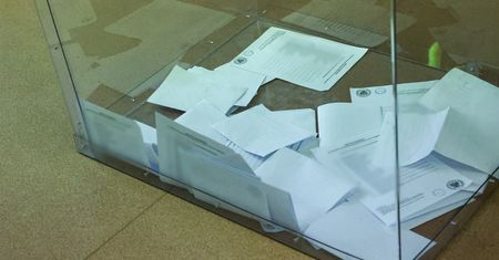Rekord w skali świata. Dziesiątki tysięcy głosują w Wielkiej Brytanii