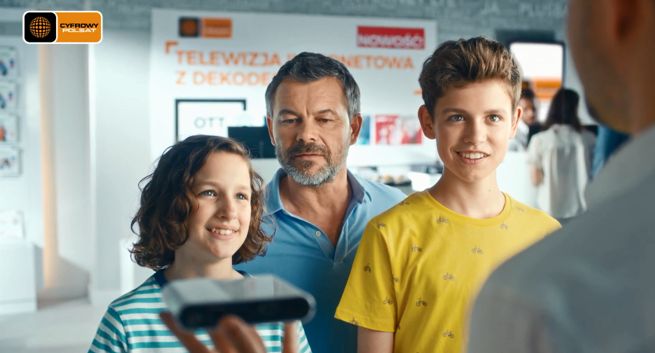 Jacek Braciak w kampanii Cyfrowego Polsatu reklamuje ofertę telewizji internetowej OTT