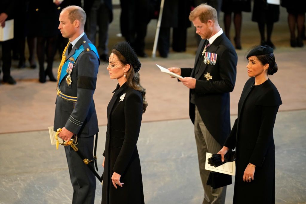 Książę William i książę Harry z małżonkami