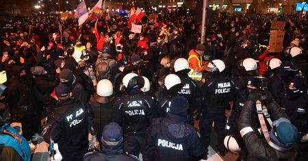 Strajk Kobiet. Radna PiS ukarana za nazwanie protestujących "zwyrodniałą swołoczą"