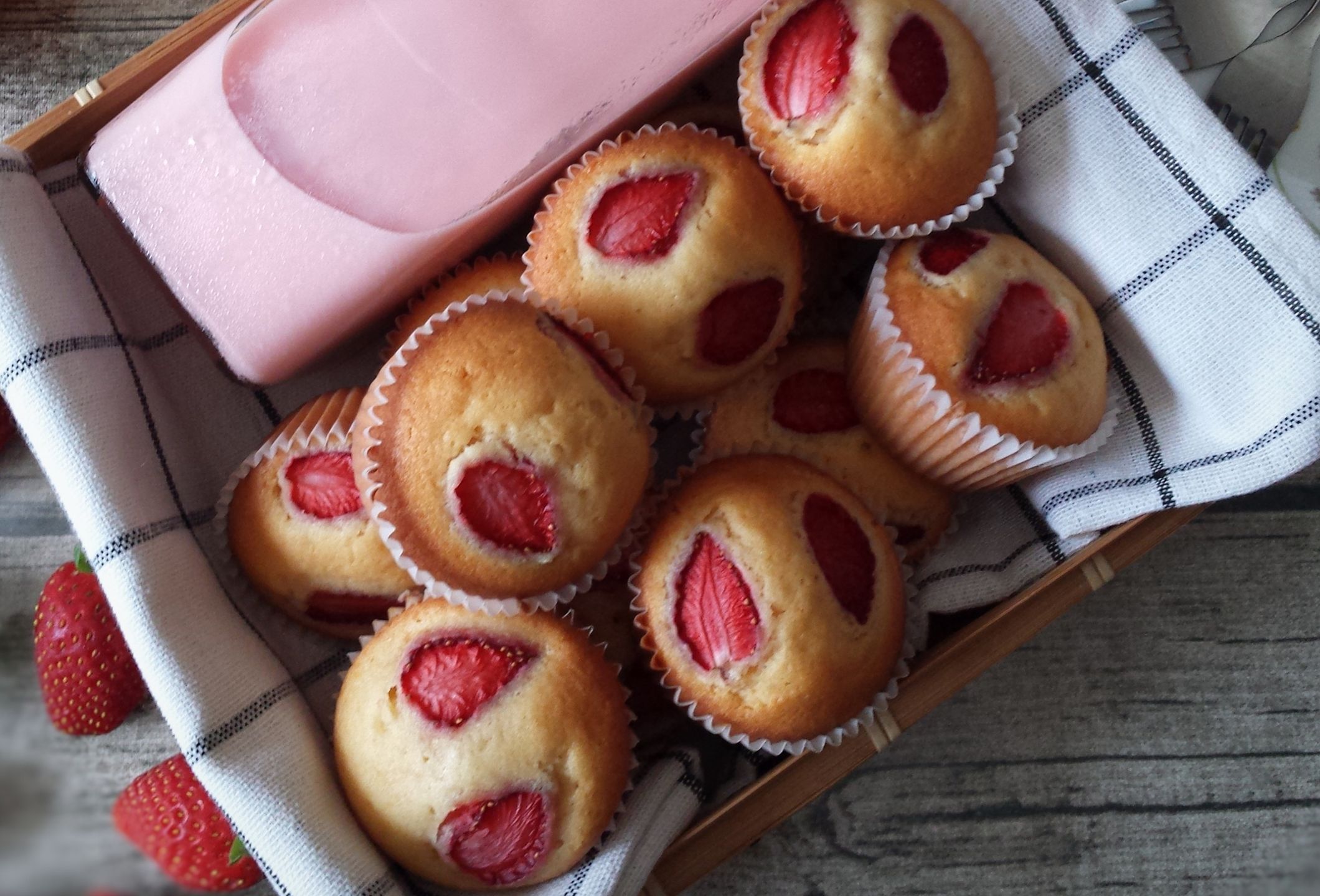 Muffinki z truskawkami 
