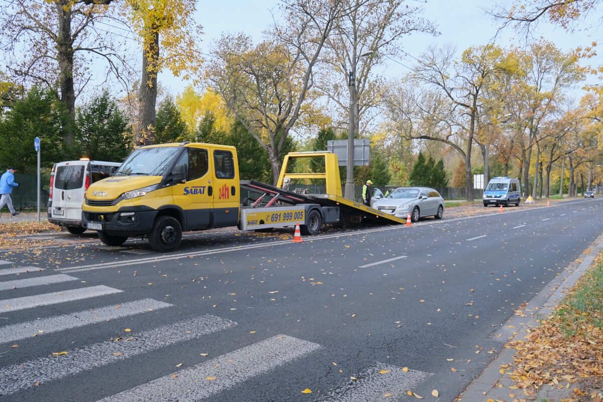 Wyciek paliwa z Peugeota na al. Piłsudskiego