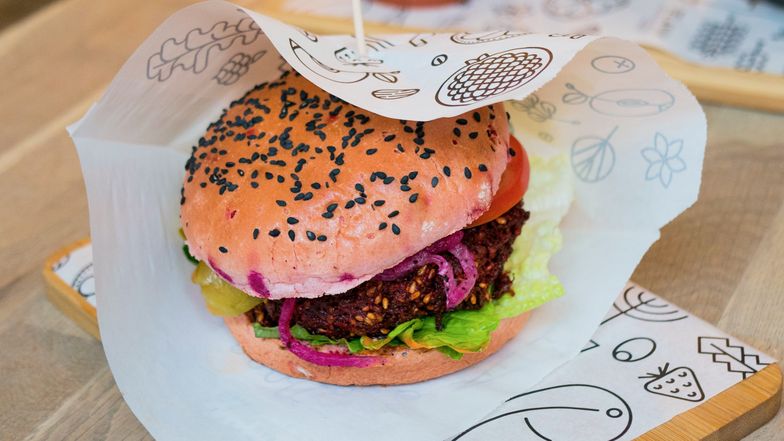 Mięsne lobby triumfuje. Słowo "burger" wypadnie z wege-słownika.