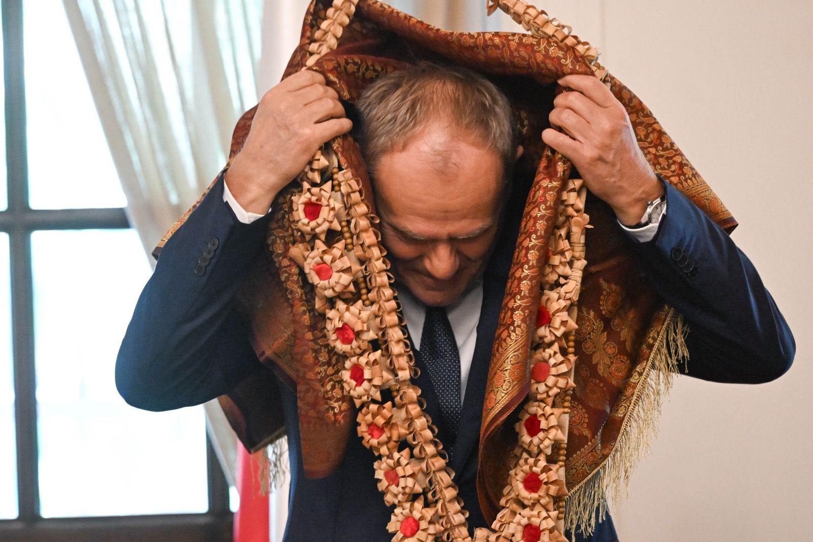 Donald Tusk
Radek Pietruszka
chusta, dyplomacja, indie, polityk, polityka, spotkanie, wizyta, zagraniczna