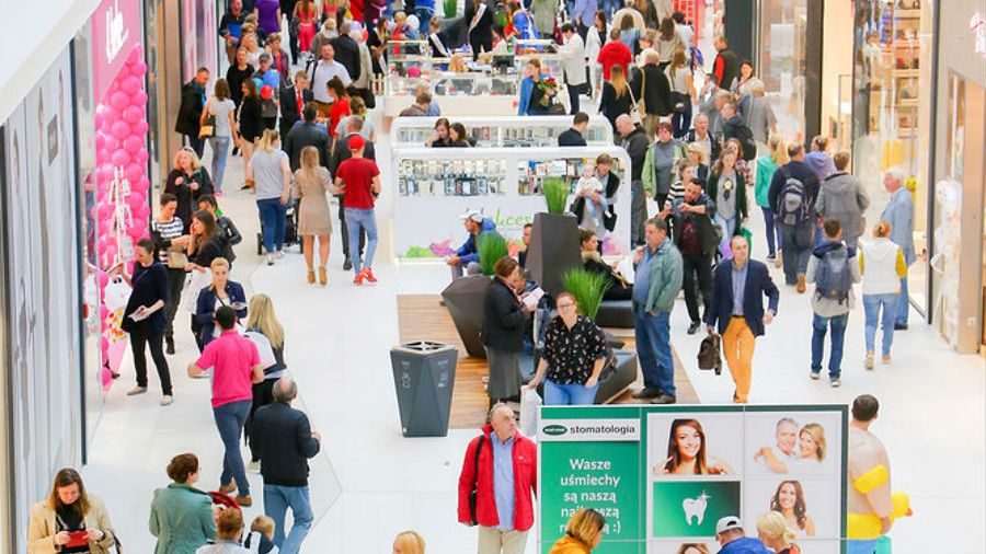 W 10 lat średnia pensja brutto poszła do góry o ponad 1700 zł, a ceny o 1000 zł. To oznacza, że w kieszeni Polaków zostaje 700 zł