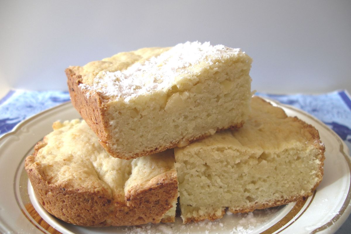 This yogurt cake is recommended for every season of the year.