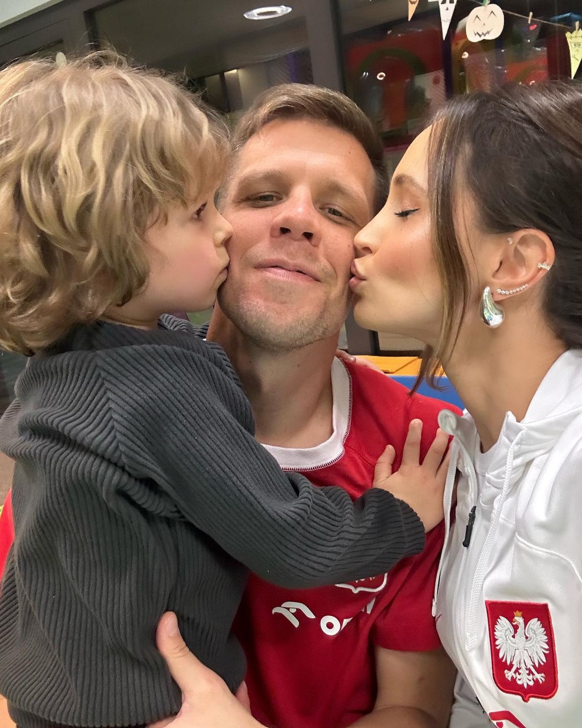 Wojciech Szczęsny z Mariną i synkiem