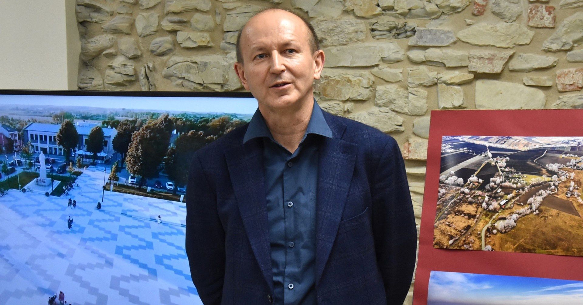Proszowice jak z obrazka. Wystawa zdjęć Stanisława Bernackiego w Bibliotece Publicznej