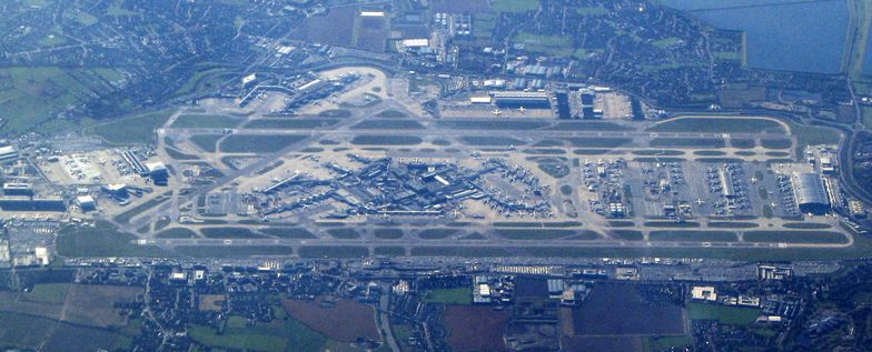 Na zdjęciu Heathrow, jedno z największych lotnisk świata. Podobne może powstać pod Baranowem.