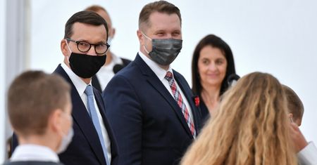 Morawiecki i Czarnek na dwóch biegunach. Jest nowy ranking zaufania