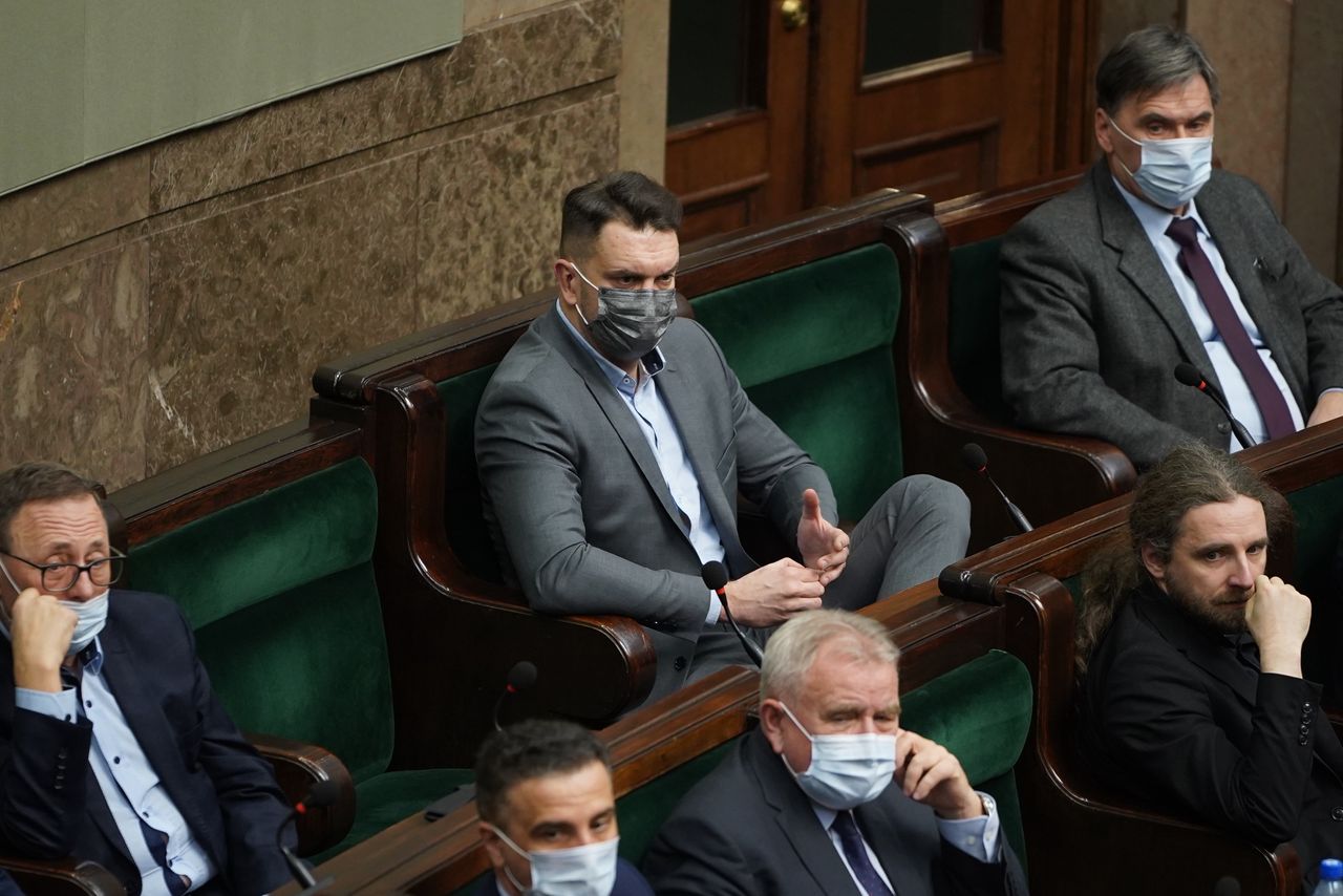 Mejza głosował w Sejmie. Wiceminister uciekał przed dziennikarzami