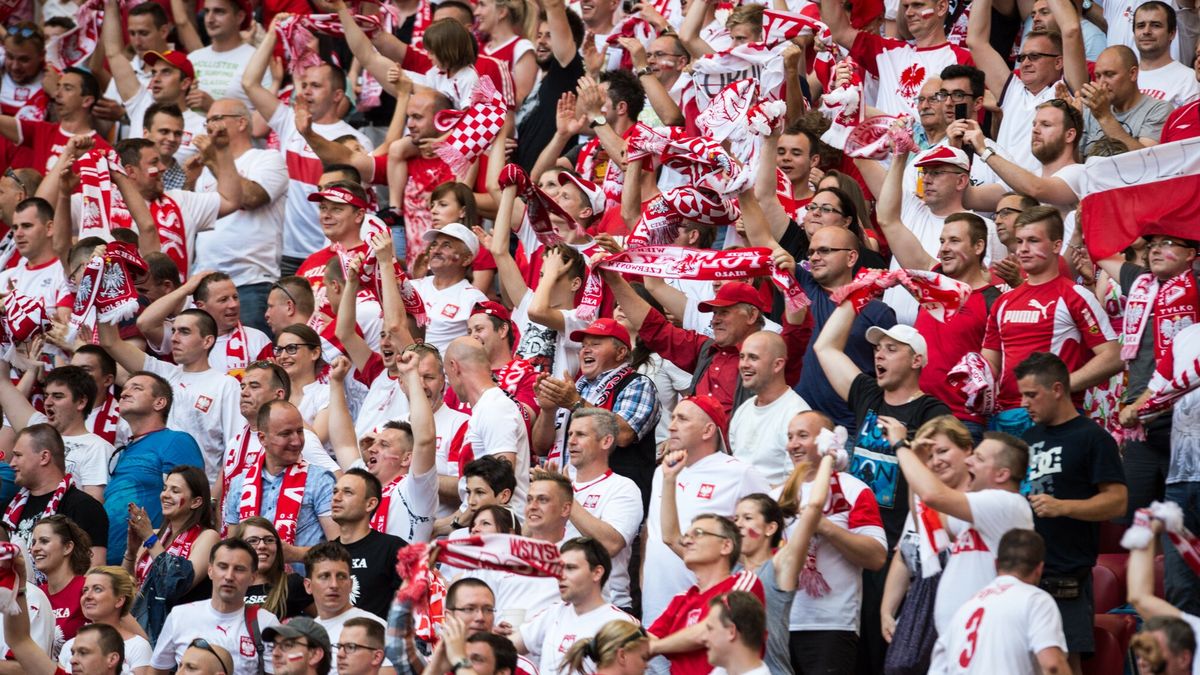 Eliminacje do ME Francja 2016 mecz Polska - Gruzja
13.06.2015 Warszawa, Stadion Narodowy  Eliminacje do Mistrzostw Europy Francja 2016, mecz Polska - Gruzja  N/z kibice na meczu  fot Pawel Skraba/REPORTER
Pawel Skraba/REPORTER