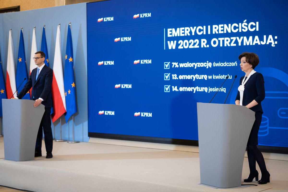 Rząd w ostatnich tygodniach wiele uwagi poświęcił sytuacji emerytów. Obiecano kolejne świadczenia socjalne 