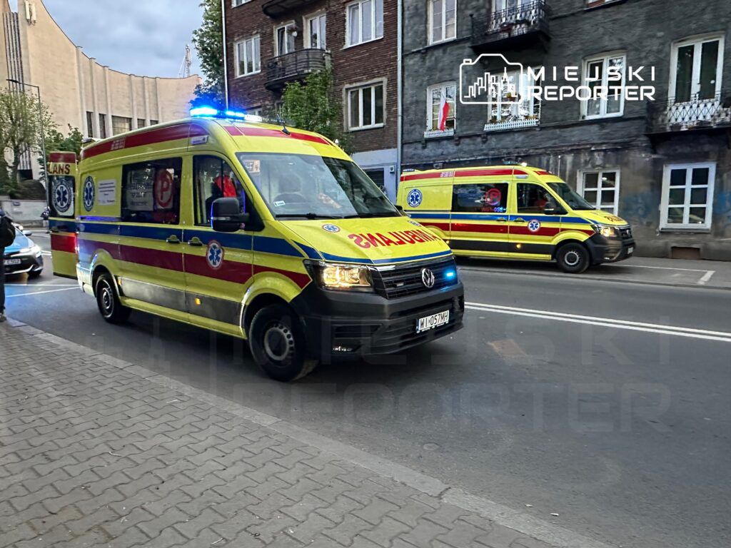 Fot. Miejski Reporter. Kierujący lexusem wjechał w latarnię