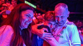 Grbić od razu poszedł na trybuny. Wiadomo, z kim się tam wyściskał