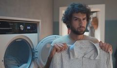 „Mężczyzna idealny szuka pary” w reklamie sprzętu Amica