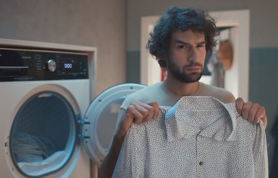 „Mężczyzna idealny szuka pary” w reklamie sprzętu Amica