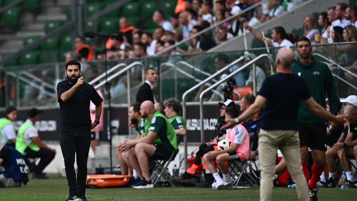 WARSAW, POLAND - AUGUST 15: Manager Goncalo Feio of Legia Warsaw reacts during the UEFA Europa Conference League match between Legia Warsaw and Brondby IF at The Marshall Jozef Pilsudski's Municipal Stadium of Legia Warsaw on August 15, 2024 in Warsaw, Poland. (Photo by Sebastian Frej/MB Media/Getty Images)