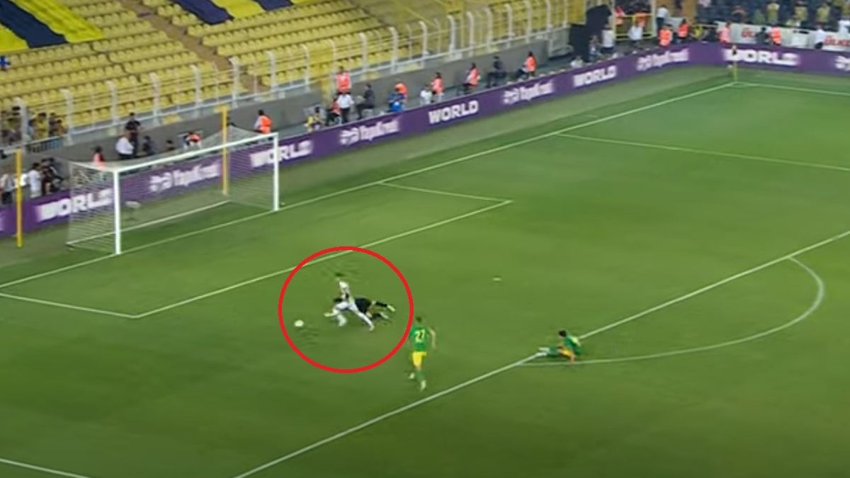 YouTube / Fenerbahce / Na zdjęciu: gol Sebastiana Szymańskiego w meczu z Zimbru