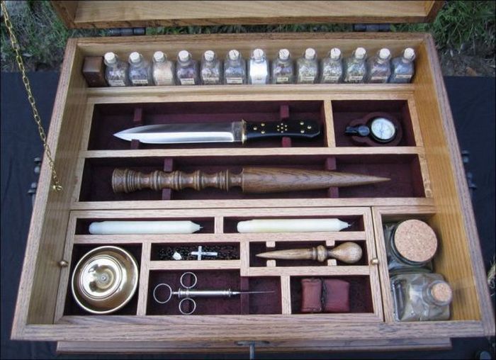 Ponad 20 zestawów do polowania na wampiry 24