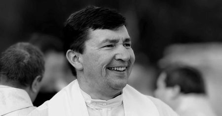 Tragiczny wypadek. Ks. Zbigniew Rek jechał rowerem. Nie żyje