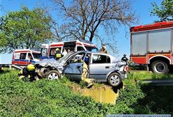 Wrocław. Policjanci na prywatnych motocyklach pomogli ofiarom wypadku. Jechali na służbę