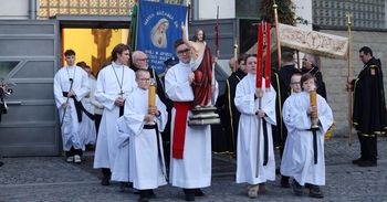 Katowice: Rezurekcja u oblatów i procesja wiernych