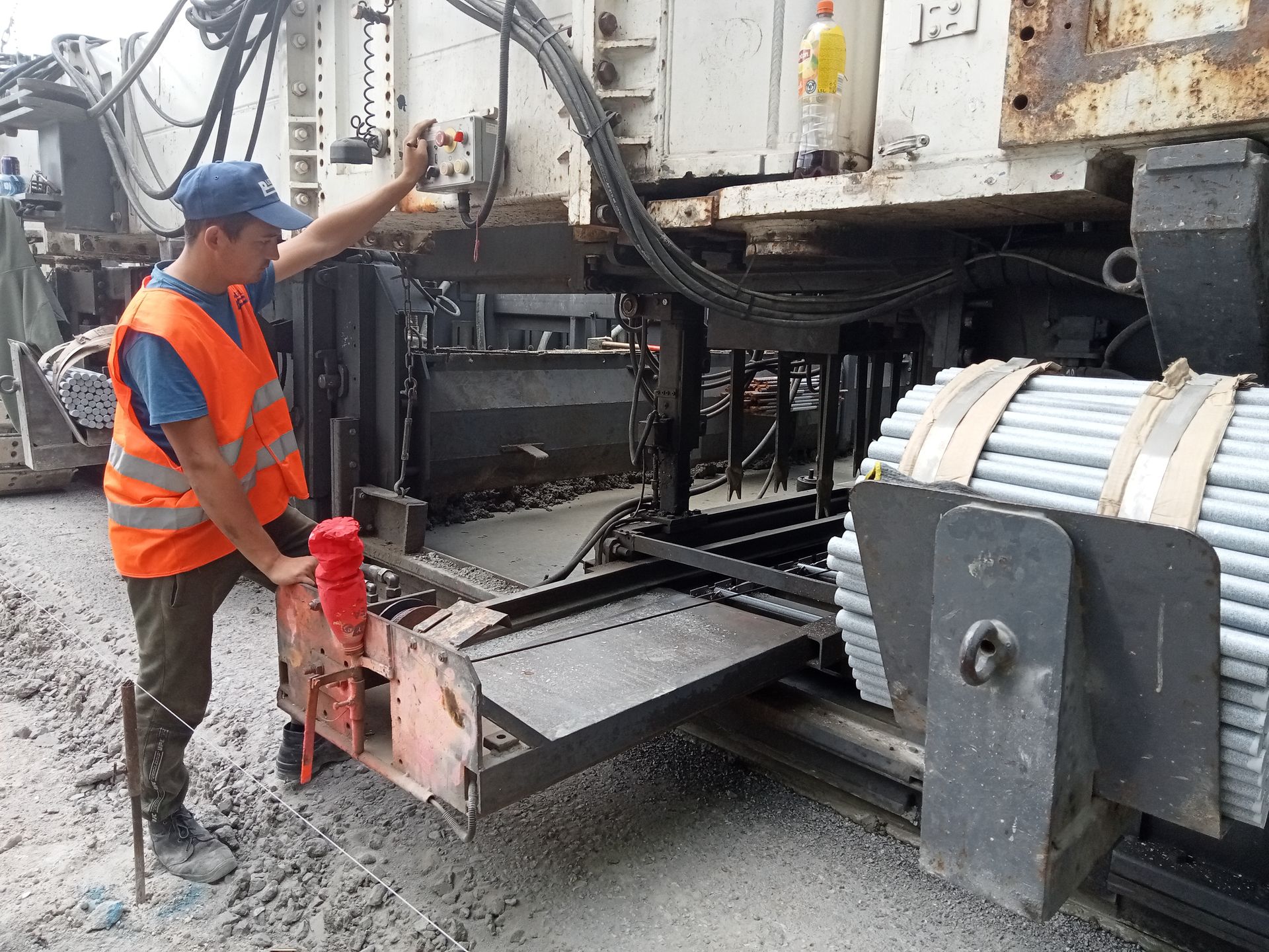 Obsługa rozściełacza do budowy nawierzchni betonowej autostrady A1