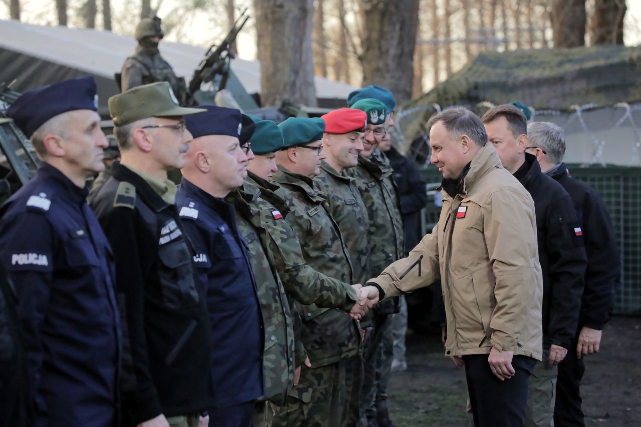 Gorąco na granicy. Prezydent spotkał się z żołnierzami