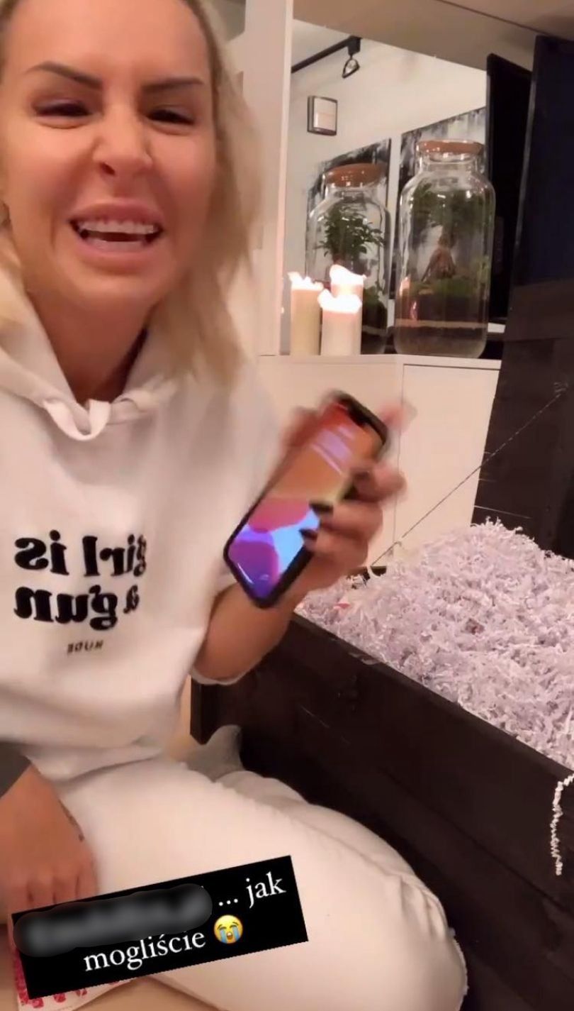Blanka Lipińska testuje "niezniszczalną" obudowę na telefon, rzucają urządzeniem o podłogę (Instagram)