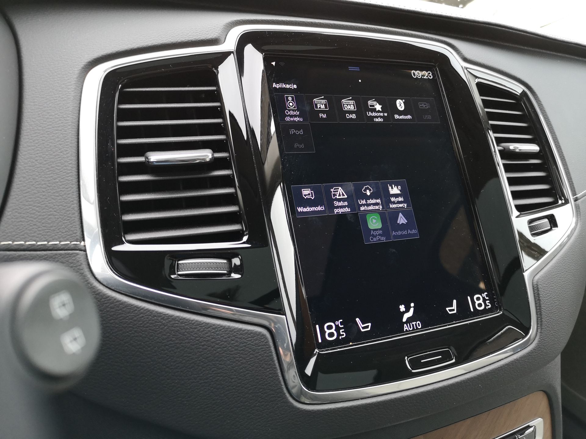 Volvo XC90: Volvo Sensus, audio Bowers & Wilkins i systemy bezpieczeństwa 12