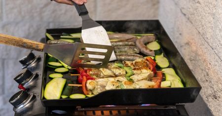 Tych produktów nie kładź na grillu. Staną się niejadalne