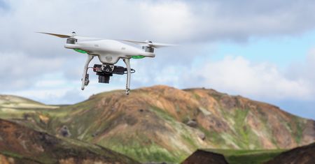 Jak latać dronem i nie pójść siedzieć