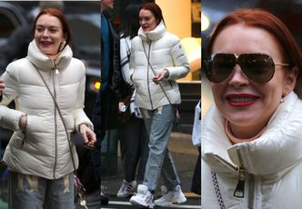 Zniszczona Lindsay Lohan uśmiecha się do fotografów w Nowym Jorku